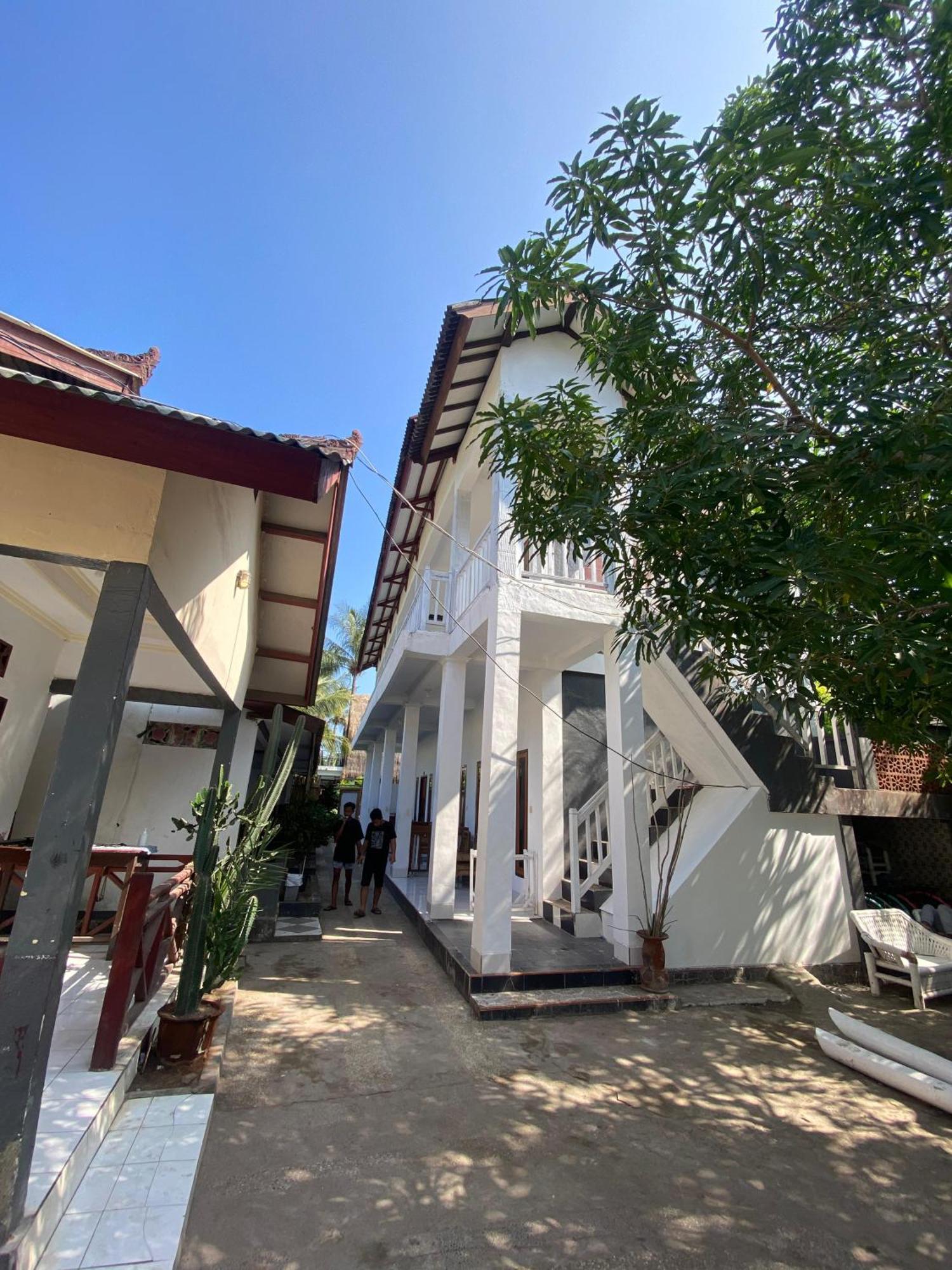 Bale Sunrise Hotel Gili Trawangan Exterior foto